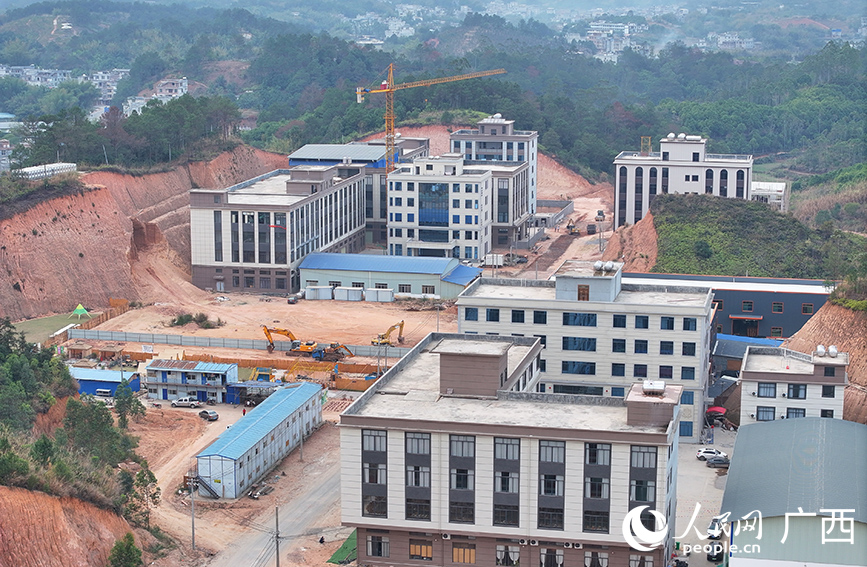 建设中的平山编织工艺园。人民网 付华周摄