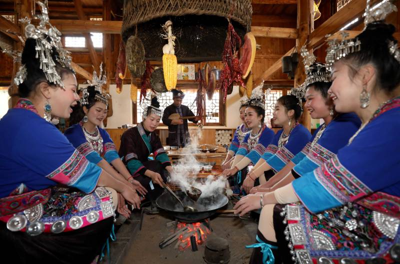 侗族打油茶。龚普康摄