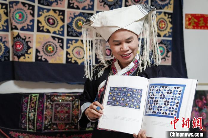 黄碧瑜的作品被多家博物馆收藏,多本国内外出版物收录。 王以照 摄