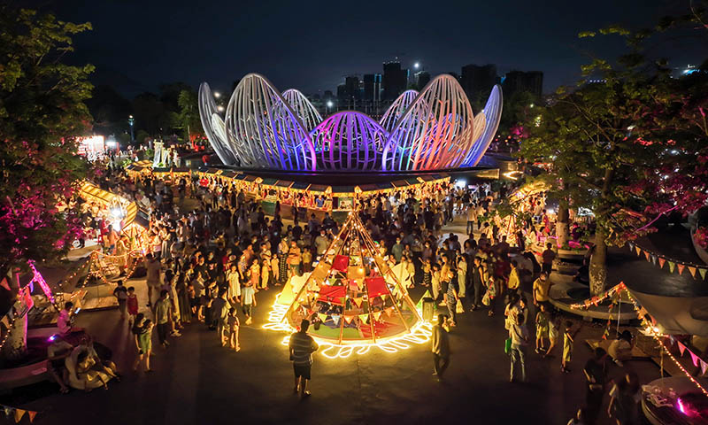 活动现场热闹非凡。梁棋、彭薏 摄