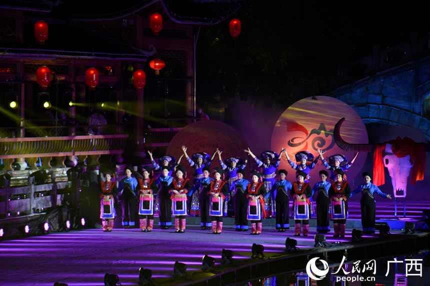 民族音乐会舞蹈表演。人民网 王功孝摄