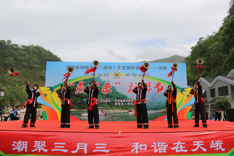 民俗文艺表演。范进摄