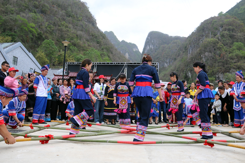 竹竿舞表演。范进摄