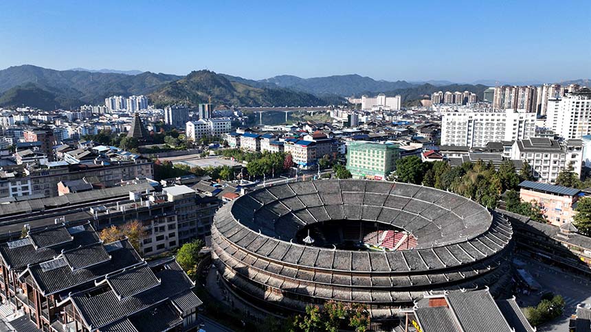 无人机航拍的三江侗族自治县侗乡美景。