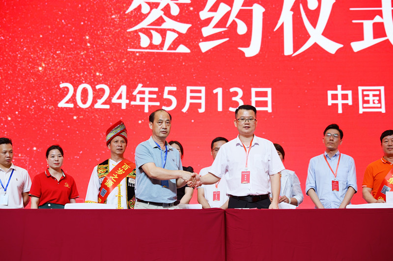 1715848344195935.jpg 19广西民族文化发展研究会与广西中小企业经济互助商会执行会长兼秘书长王祖能与爱心民族企业签订战略合作协议书5_副本.jpg