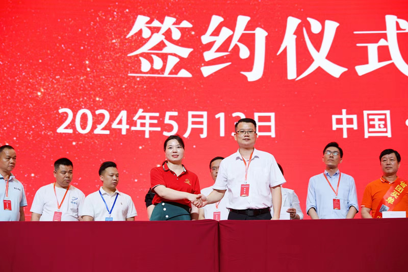 1715848371211175.jpg 21广西民族文化发展研究会与广西中小企业经济互助商会执行会长兼秘书长王祖能与爱心民族企业签订战略合作协议书8_副本.jpg